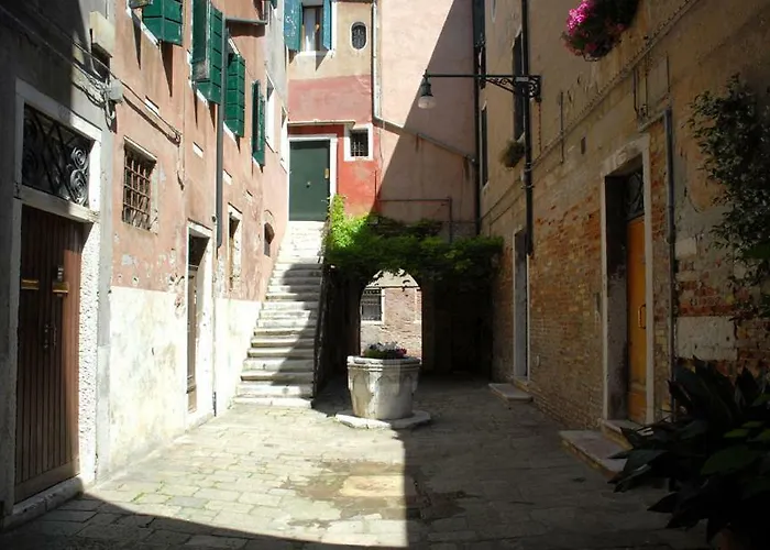 Dorsoduro - Corte Della Comare *